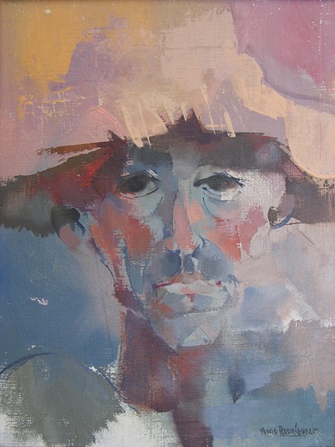 Retrato frontal con sombrero de ala y rostro construido con planos grises, azules y rosados.